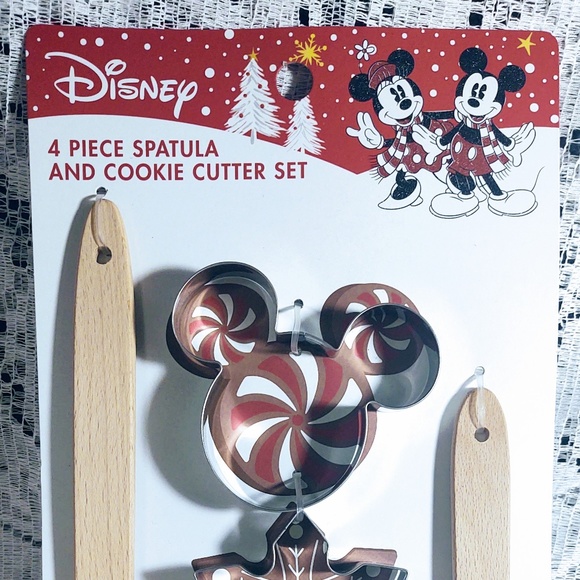 NEW DISNEY SILICONE 4 PC SPATULA AND COOKIE CUTTER SET/CHRISTMAS GIFT/BAKING - Picture 2 of 5